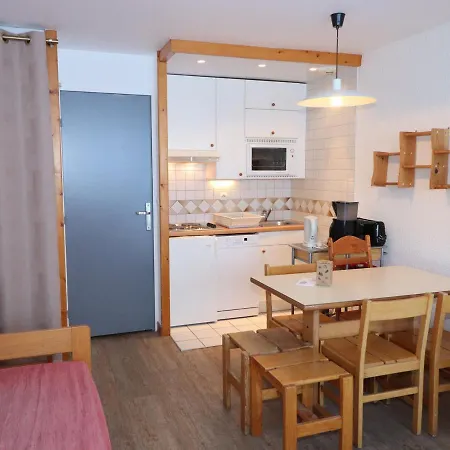 Confortable Proche Des Pistes Et Commerces Avec Balcon, Le Lavachet - Fr-1-502-514 Apartment *