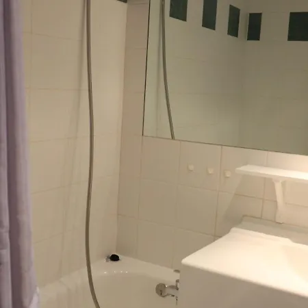 Confortable Proche Des Pistes Et Commerces Avec Balcon, Le Lavachet - Fr-1-502-514 Apartment *